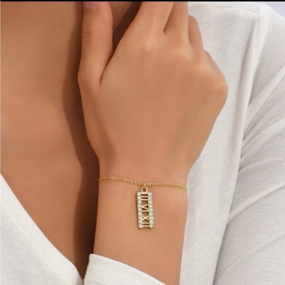 Luxury Roman Numeral Rhinestone Charm Bracelet